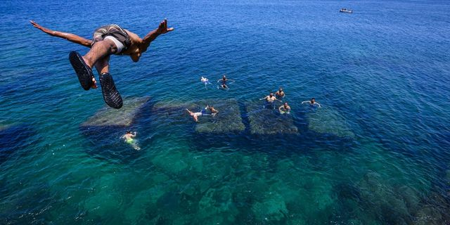 Πώς το έντονο κύμα καύσωνα στη Μεσόγειο απειλεί τη θαλάσσια ζωή