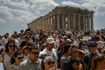 Η βαριά βιομηχανία του τουρισμού: Κέρδη για λίγους, βάρος για πολλούς