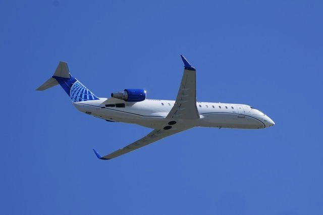 Πιλότος της Delta έκανε απότομο ελιγμό για να αποφύγει σύγκρουση με στρατιωτικό αεροσκάφος