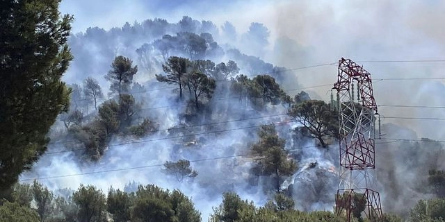 Μεγάλη φωτιά στη Μασσαλία: Με γεννήτρια νοσοκομείο της πόλης – Κλειστό το αεροδρόμιο