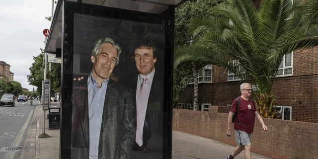 Πώς ο Τραμπ προσπαθεί να αγνοήσει “την κρίση Έπσταϊν”