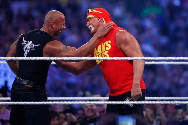 Ο Dwayne Johnson aka "The Rock" και ο Hulk Hogan