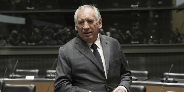 Γαλλία: Ο Μπαϊρού επέζησε της νέας πρότασης μομφής