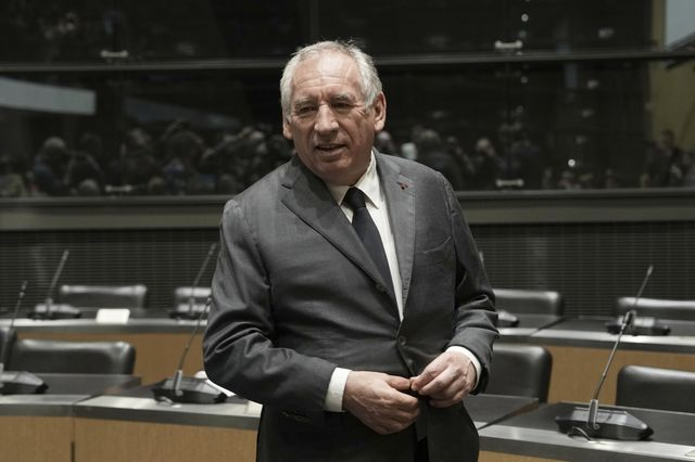 Γαλλία: Ο Μπαϊρού επέζησε της νέας πρότασης μομφής
