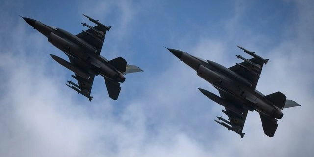 Συλλήψεις στρατιωτικών και πολιτικών για συμμετοχή σε κύκλωμα διαφθοράς πολεμικού εξοπλισμού