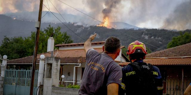 Αναζωπύρωση της φωτιάς στον Φενεό
