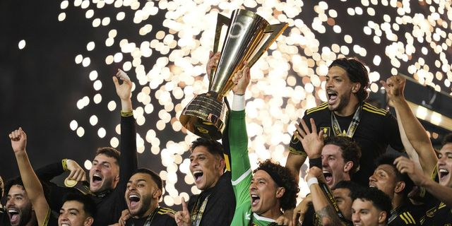 ΗΠΑ – Μεξικό 1-2: Ο Πινέδα με την ομάδα του έφεραν τούμπα το ματς και πανηγύρισαν το Gold Cup