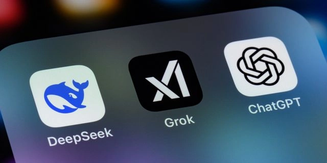Το Grok 4 απαντά συμβουλευόμενο τις απόψεις του Ίλον Μασκ