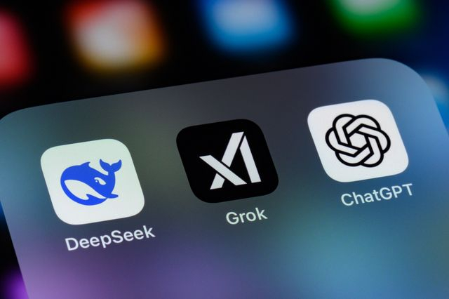 Το Grok 4 απαντά συμβουλευόμενο τις απόψεις του Ίλον Μασκ