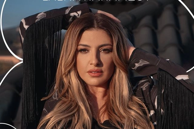 Τι απαντά η Έλενα Παπαρίζου για τα περί νέας νοσηλείας της