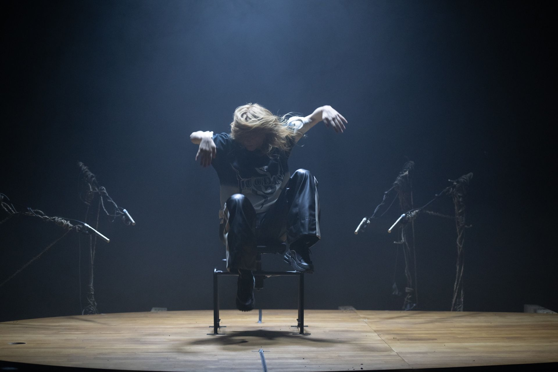 KÁT VALASTUR_Dive into you