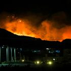 Εφιαλτική νύχτα στο Λασίθι – Απειλούνται σπίτια, κόσμος απομακρύνεται μέσω θαλάσσης