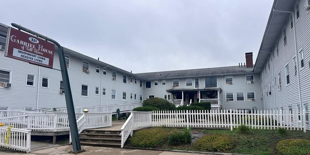 Μασαχουσέτη: Εννέα οι νεκροί από τη φωτιά σε οίκο ευγηρίας – Κρέμονταν από τα παράθυρα για να σωθούν