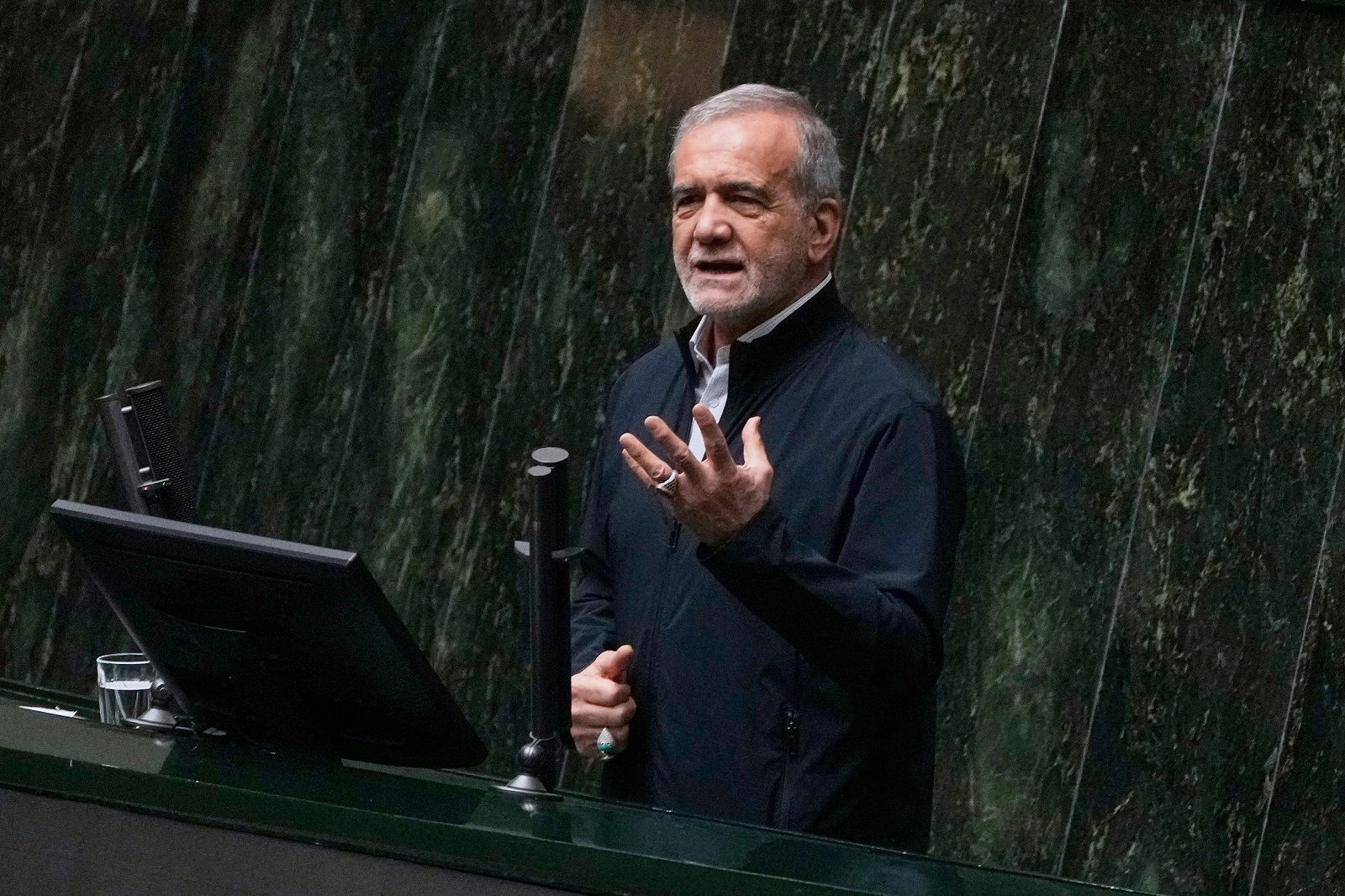 Ο Πεζεσκιάν επιβεβαίωσε τον θάνατο του Ιρανού υπουργού Πληροφοριών