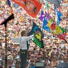 Glastonbury 2025: Πώς είναι να βρίσκεσαι στο μεγαλύτερο μουσικό φεστιβάλ στον κόσμο;