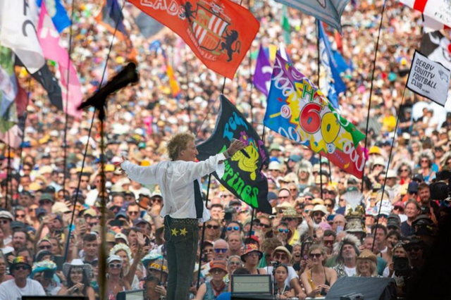 Glastonbury 2025: Πώς είναι να βρίσκεσαι στο μεγαλύτερο μουσικό φεστιβάλ στον κόσμο;