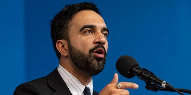 Ο Μαμντάνι έβαλε τον Τραμπ στη θέση του μετά τις απειλές για σύλληψή του
