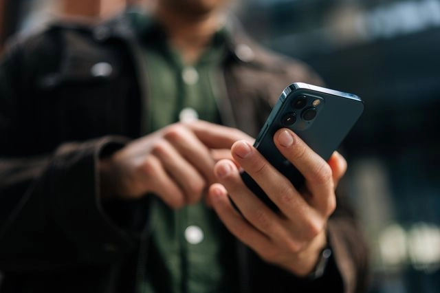 ΑΑΔΕ: Προσοχή σε παραπλανητικά SMS που υποδύονται τις Τελωνειακές υπηρεσίες