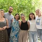 H Κωνσταντίνα Βαϊοπούλου, sυντονίστρια ενός εκ των ξενώνων, ‘The HOME Project’, o Στέλιος Βελλής, διευθυντής Ανάπτυξης και Επικοινωνίας, ‘The HOME Project’, η Μελίνα Θωμαΐδου, Head of Communications & Patient Relations, AbbVie, η Μαρία Καλδάνη, Επιχειρησιακή Διευθύντρια, ‘The HOME Project, η Μαίρη Σιγανού, Διευθύντρια, «ΑΝΑΣΑ», η Ζέτα Δούκα, πρόεδρος ΑΝΑΣΑ.