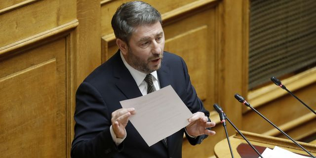Νίκος Ανδρουλάκης: Όργιο αδιαφάνειας με απευθείας αναθέσεις