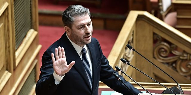 Ανδρουλάκης: “Σήμερα ψηφίζετε την αθώωση του Καραμανλή”