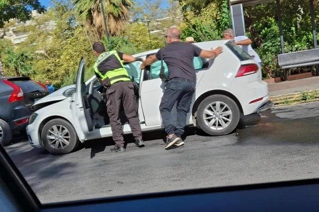 Κίνηση στους δρόμους: Κλειστή η Αχαρνών λόγω τροχαίου, καθυστερήσεις στον Κηφισό – LIVE ΧΑΡΤΗΣ