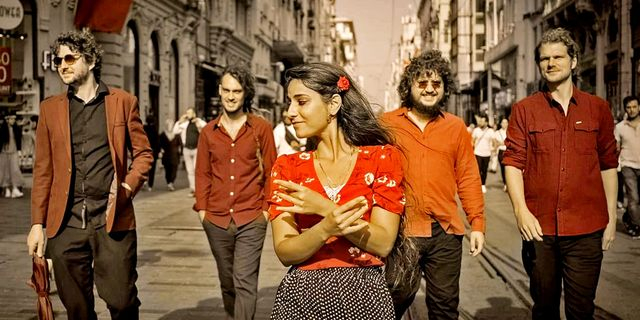Light in Babylon – “Η μουσική μάς θυμίζει ότι πέρα από τις διαφορές, είμαστε όλοι άνθρωποι”