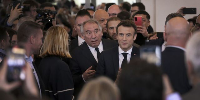 Γαλλία: Ο Μπαϊρού χρησιμοποιεί ως φάντασμα την Ελλάδα