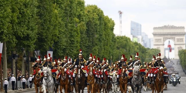 Ημέρα της Βαστίλης: Εντυπωσιακοί εορτασμοί στη Γαλλία για την 14η Ιουλίου