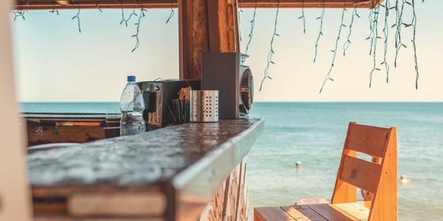 Εκστρατεία ελέγχων σε τουριστικές περιοχές – Αποδείξεις, Airbnb και κάρτα εργασίας στο “ραντάρ”