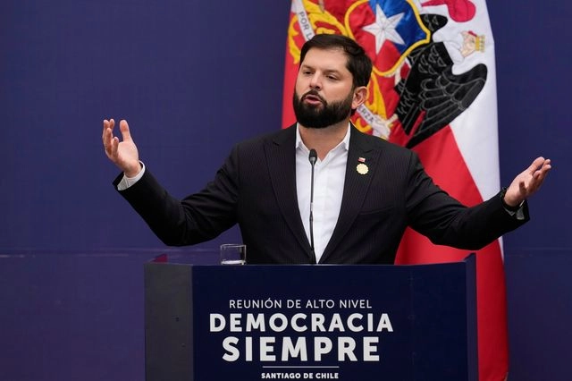 Mέτωπο για την “απειλούμενη” δημοκρατία στη Χιλή από την κεντροαριστερά
