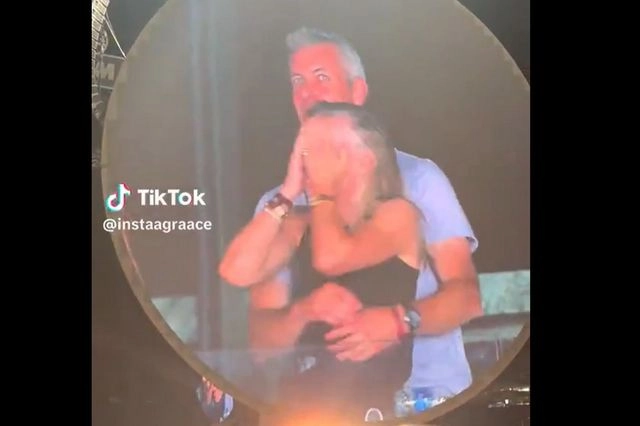Coldplay: Η θαυμάστρια που αποκάλυψε τον παράνομο δεσμό απάντησε στο ζευγάρι με 6 λέξεις