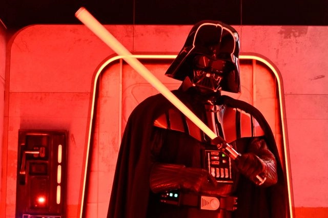 Star Wars: Πωλείται το φωτόσπαθο του Νταρθ Βέιντερ – Το αστρονομικό ποσό