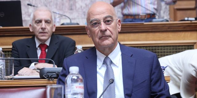 Δένδιας για τα ρουσφέτια: “Αν πάει κληρωτός σε πλοίο, μόνο ο Αρχιεπίσκοπος δεν παίρνει τηλέφωνο”