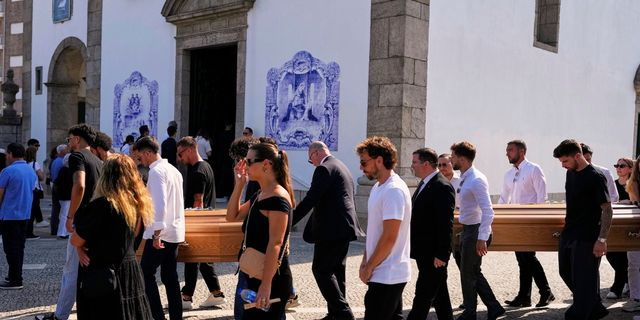 Ντιόγκο Ζότα: Θρήνος στην κηδεία του ποδοσφαιριστή και του αδερφού του