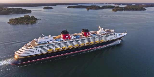 Πατέρας πήδηξε από κρουαζιερόπλοιο της Disney για να σώσει την κόρη του – Βίντεο