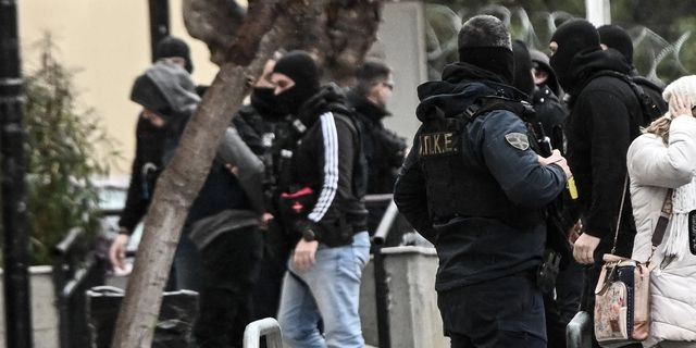 Ένοχοι τρεις κατηγορούμενοι για τις δολοφονίες των Σκαφτούρου, Ρουμπέτη και Μουζακίτη