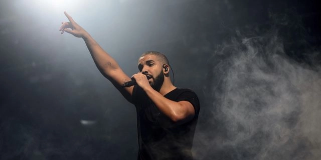 O Drake τραγούδησε μόνο 40 λεπτά στο Λονδίνο – Τι συνέβη