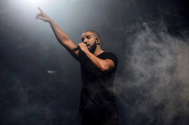 O Drake τραγούδησε μόνο 40 λεπτά στο Λονδίνο – Τι συνέβη
