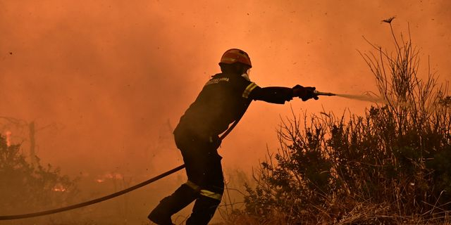 Πυρκαγιά στον Άγιο Στέφανο στη περιοχή Δροσοπηγή στις Αφίδνες