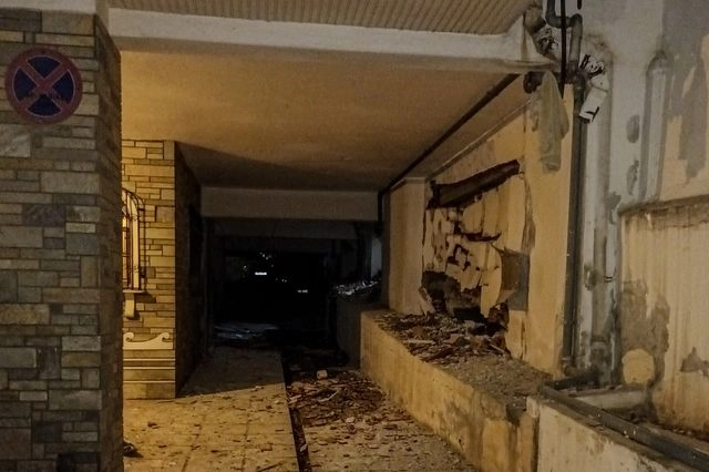 Θεσσαλονίκη: Ισχυρή έκρηξη σε πολυκατοικία – Μεγάλες καταστροφές