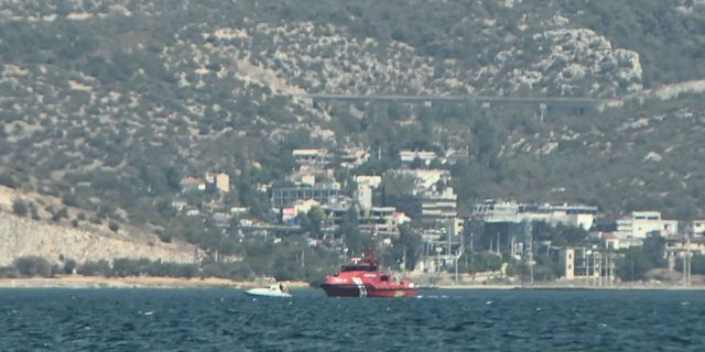 Αναγκαστική προσθαλάσσωση πυροσβεστικού ελικοπτέρου στην Ελευσίνα – Σώοι οι επιβαίνοντες