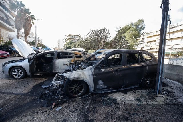 Μεταξουργείο: Συνελήφθη 55χρονος για εμπρησμούς σε αυτοκίνητα και κάδους απορριμμάτων