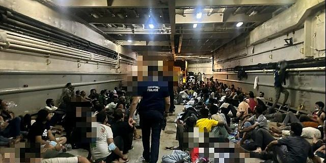 Απάνθρωπες συνθήκες στη μεταγωγή μεταναστών