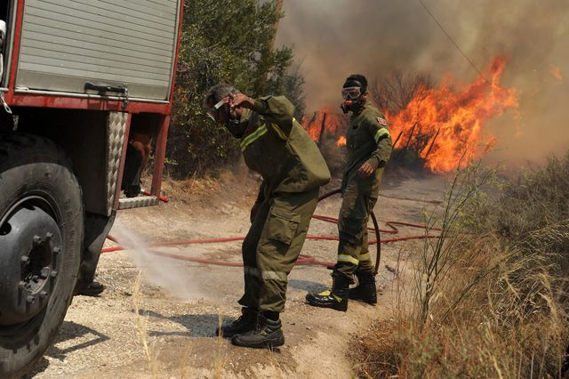 Φωτιά στην Εύβοια: Καλύτερη εικόνα – Επιχειρούν εναέρια μέσα