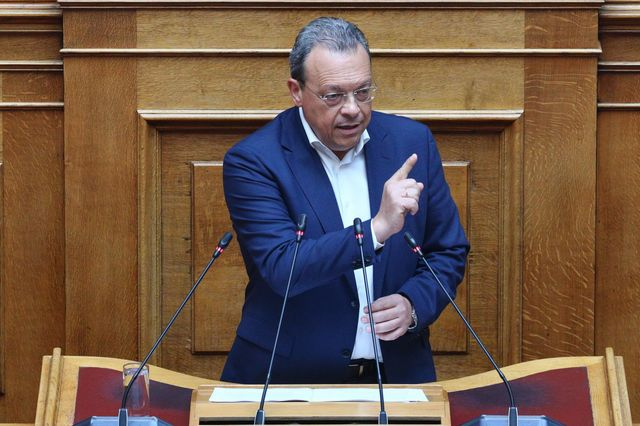 Φάμελλος: Στημένη συνεδρίαση για συγκάλυψη των ευθυνών για τα Τέμπη