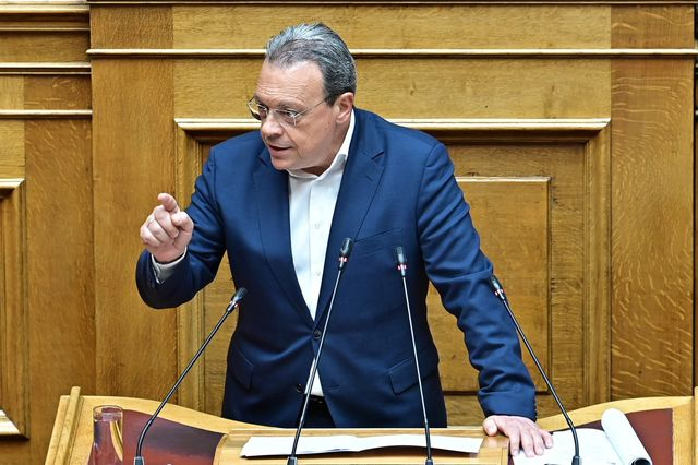 Φάμελλος: Φάγατε λεφτά αγροτών για να εξαγοράσετε ψήφους