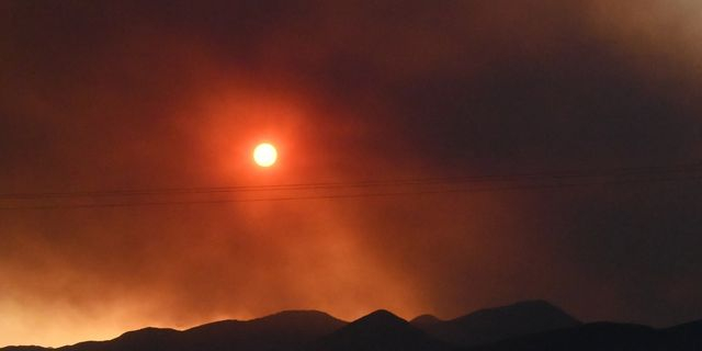 Χωρίς ενεργό μέτωπο η φωτιά στον Φενεό Κορινθίας – Ισχυρές δυνάμεις για τις διάσπαρτες εστίες