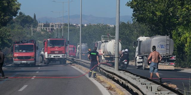 Ποιοι δρόμοι είναι κλειστοί λόγω της φωτιάς σε Ραφήνα – Σπάτα