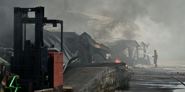 Φωτιά στη Ριτσώνα: Ολοκληρωτική καταστροφή στο εργοστάσιο με τα πλαστικά